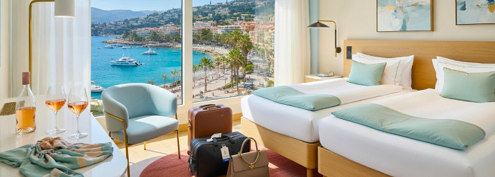 HOTELL