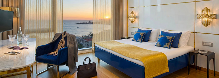 HOTELL