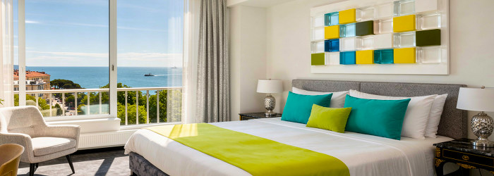 HOTELL
